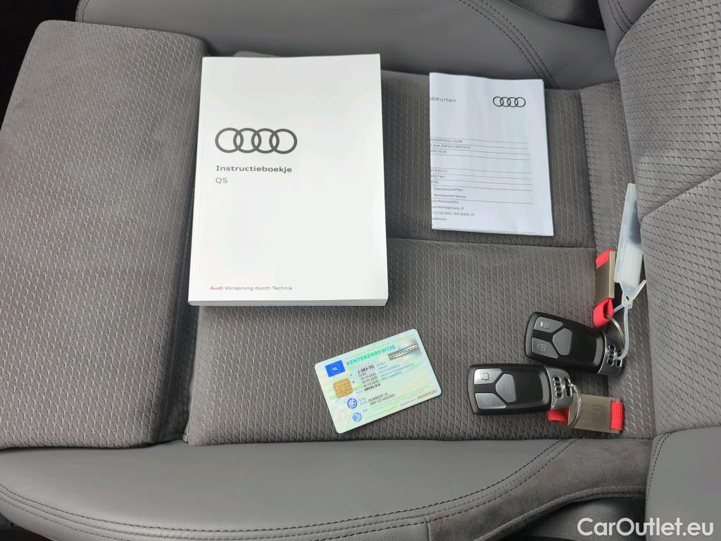 Audi  Q5 Audi  55 TFSI e quattro S tronic Competition 5d #8