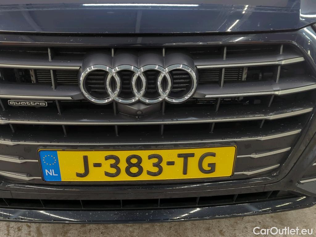 Audi  Q5 Audi  55 TFSI e quattro S tronic Competition 5d #9