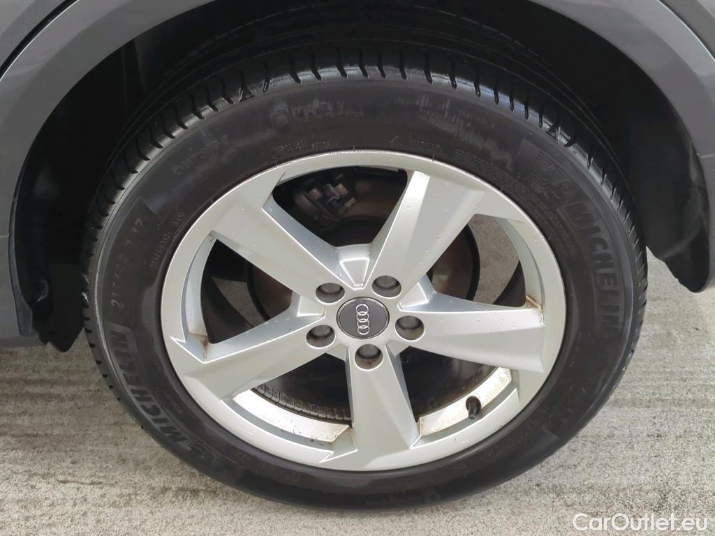 Audi  Q2 Audi  35 TFSI S tronic epic 5d #25
