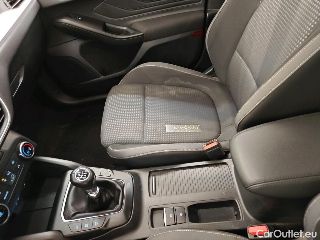Ford  Focus Ford  1.0 EcoBo 100pk Trend Edition Bus Wagon 5d #38
