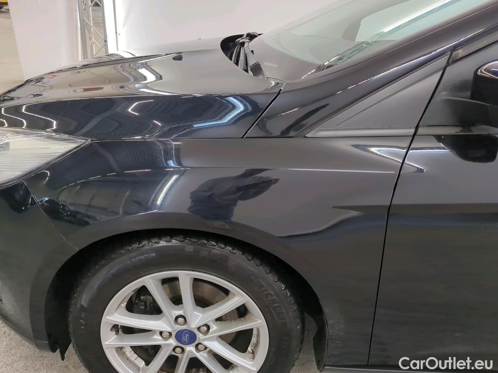 Ford  Focus Ford  1.0 EcoBoost Lease Edition 100 pk Wagon 5d #10