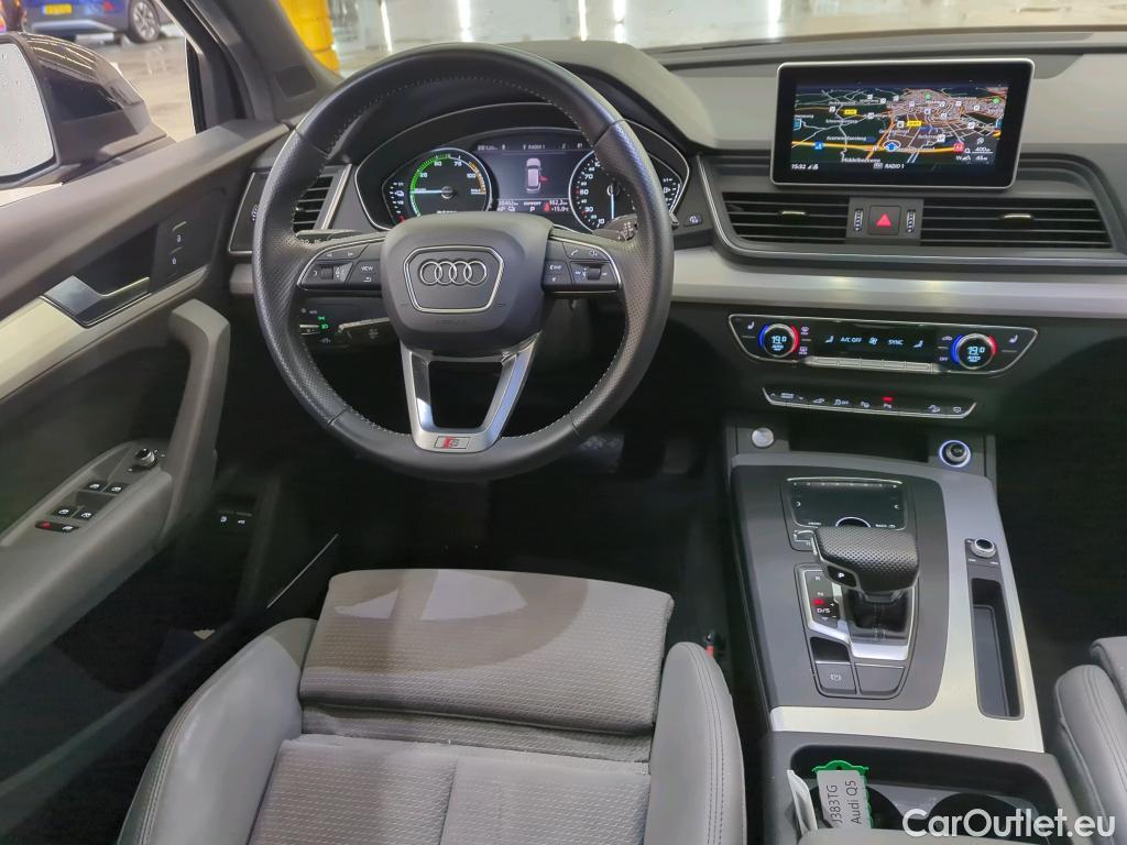Audi  Q5 Audi  55 TFSI e quattro S tronic Competition 5d #36