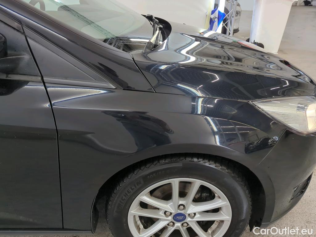 Ford  Focus Ford  1.0 EcoBoost Lease Edition 100 pk Wagon 5d #12