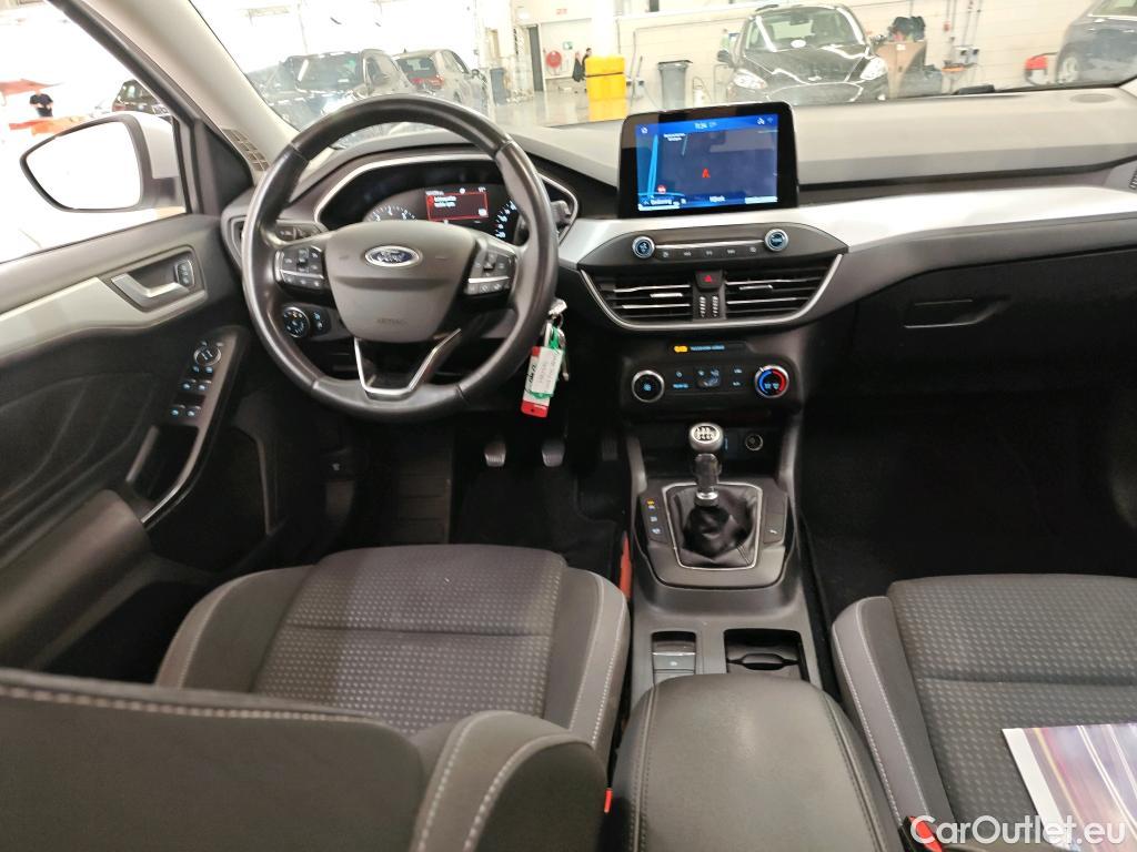 Ford  Focus Ford  1.0 EcoBo 100pk Trend Edition Bus Wagon 5d #17