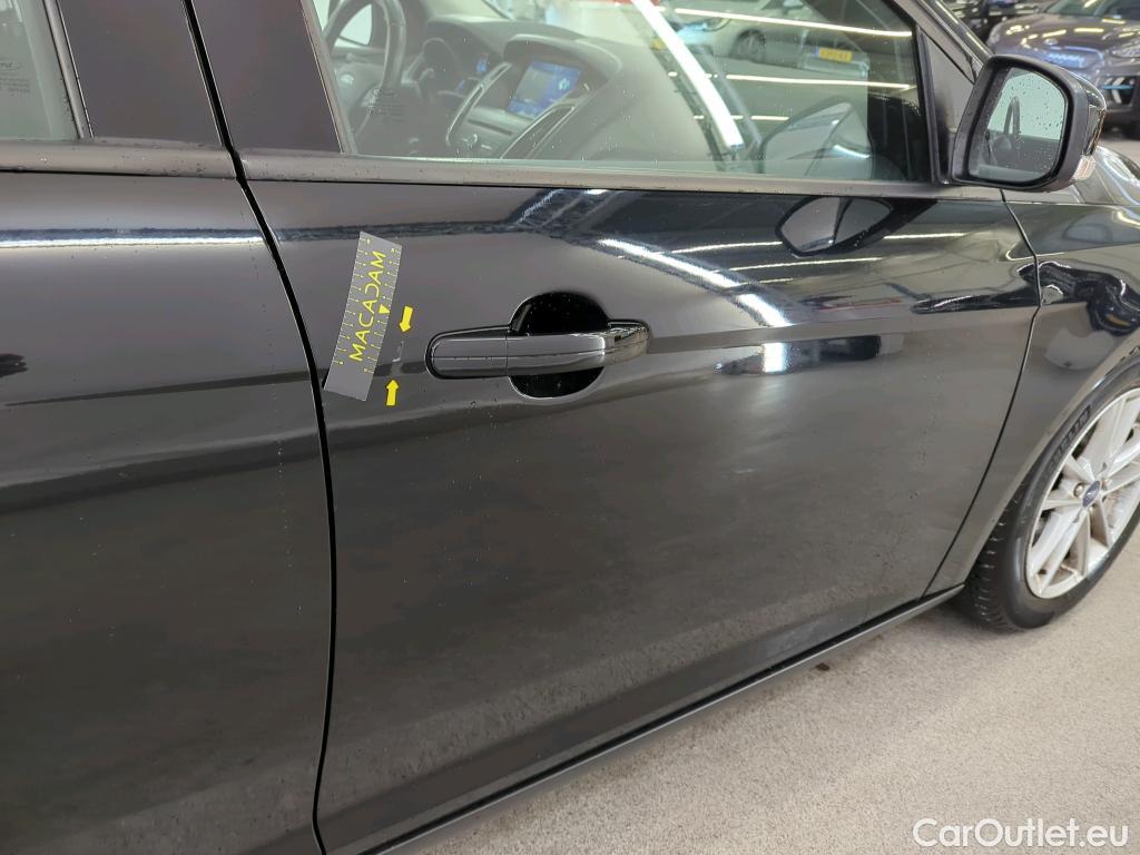 Ford  Focus Ford  1.0 EcoBoost Lease Edition 100 pk Wagon 5d #35