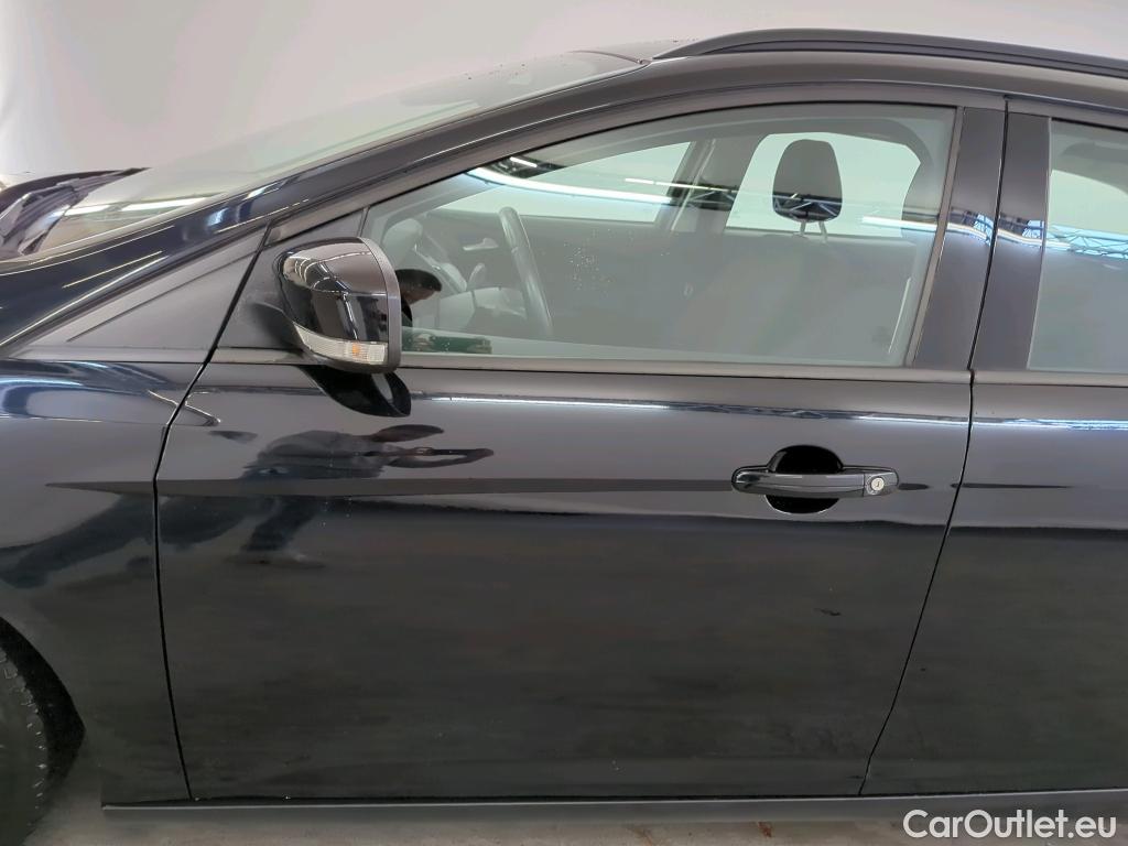 Ford  Focus Ford  1.0 EcoBoost Lease Edition 100 pk Wagon 5d #22