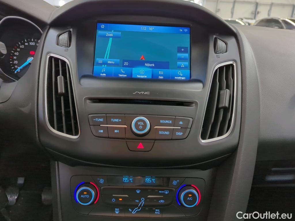Ford  Focus Ford  1.0 EcoBoost Lease Edition 100 pk Wagon 5d #26