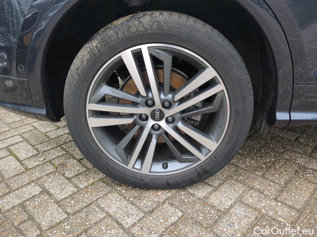 Audi  Q5 Audi  55 TFSI e quattro S tronic Competition 5d #35