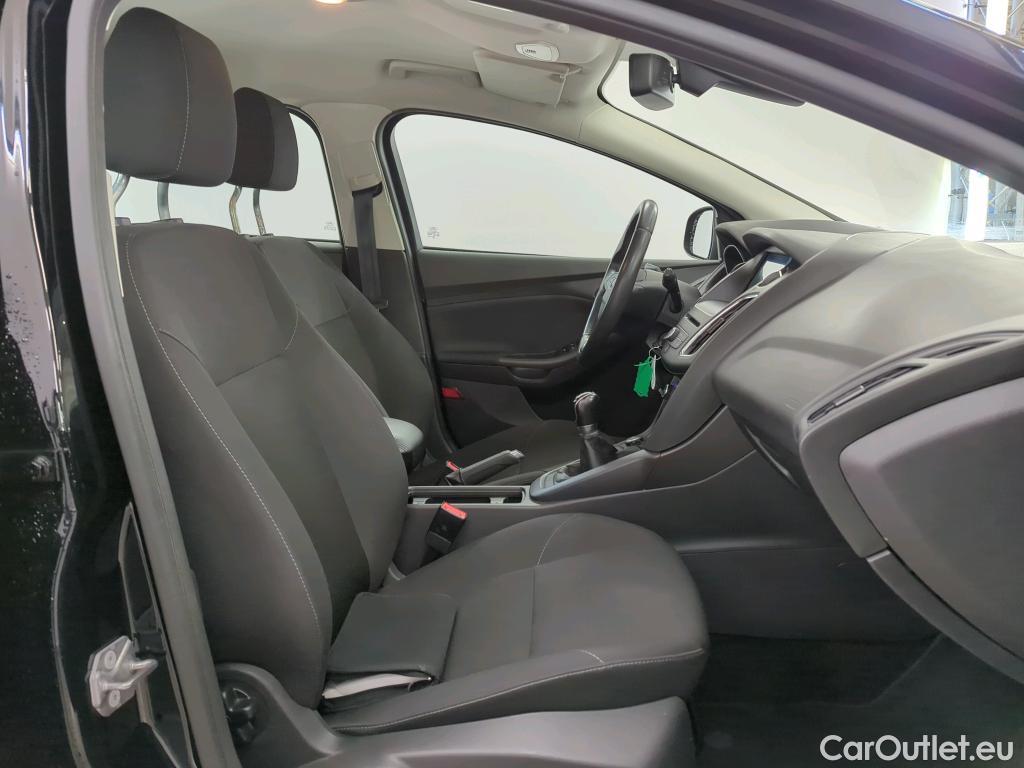 Ford  Focus Ford  1.0 EcoBoost Lease Edition 100 pk Wagon 5d #3