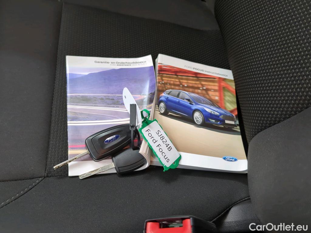 Ford  Focus Ford  1.0 EcoBoost Lease Edition 100 pk Wagon 5d #4