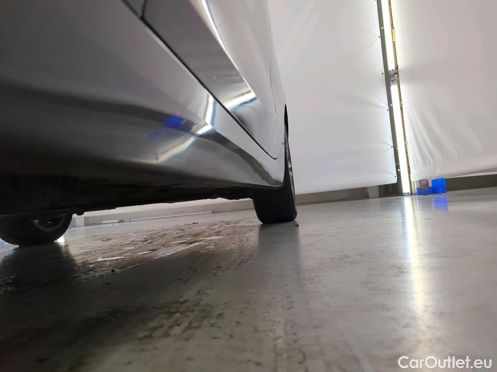 Bmw  Serie 1 BMW 1 18iA 5d Corporate Executive Sport #17