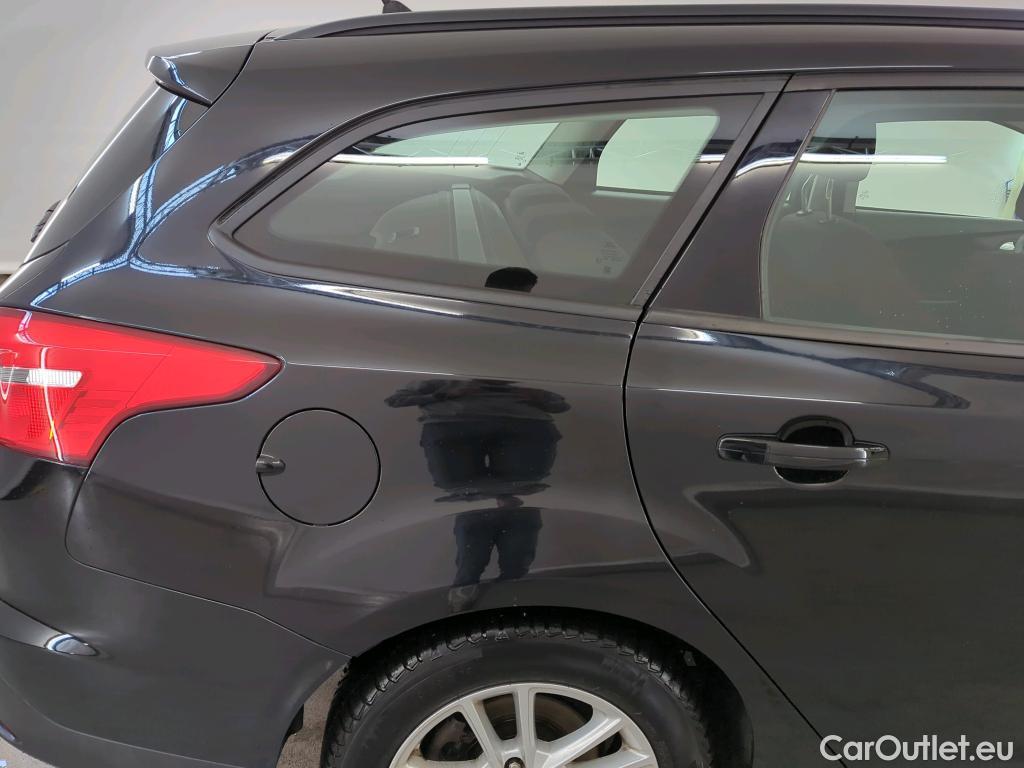 Ford  Focus Ford  1.0 EcoBoost Lease Edition 100 pk Wagon 5d #23