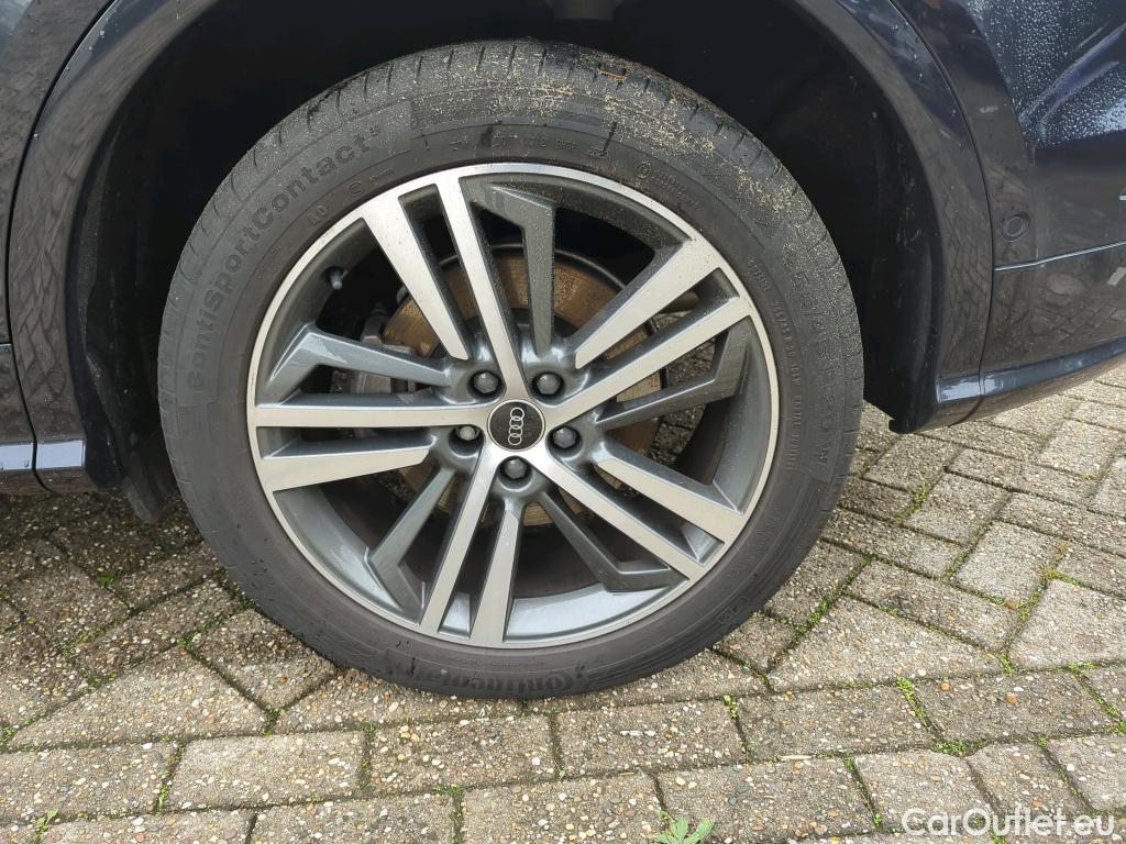 Audi  Q5 Audi  55 TFSI e quattro S tronic Competition 5d #28