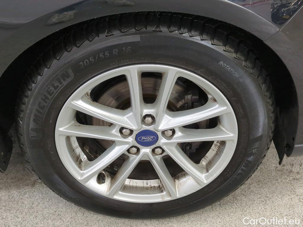 Ford  Focus Ford  1.0 EcoBoost Lease Edition 100 pk Wagon 5d #11