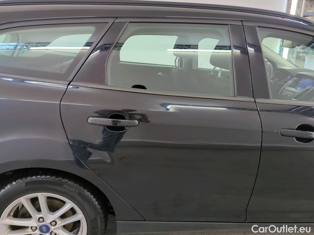 Ford  Focus Ford  1.0 EcoBoost Lease Edition 100 pk Wagon 5d #29