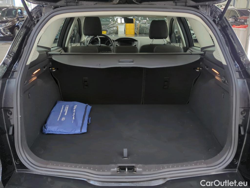 Ford  Focus Ford  1.0 EcoBoost Lease Edition 100 pk Wagon 5d #16
