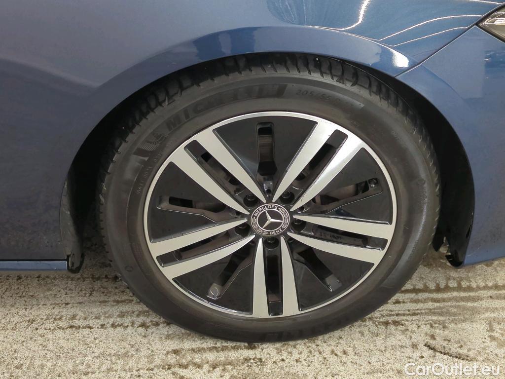 Mercedes  CLA-Klasse Mercedes-Benz CLA Shooting Brake CLA 180 DCT Bus. Solution Luxury 5d #24