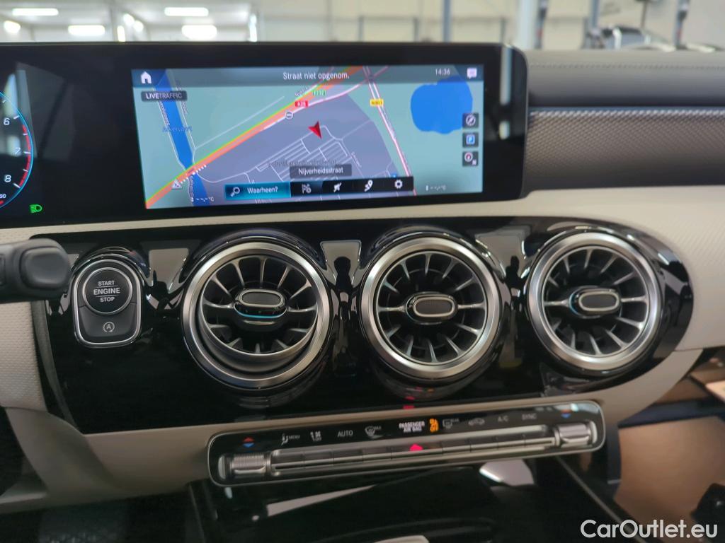 Mercedes  CLA-Klasse Mercedes-Benz CLA Shooting Brake CLA 180 DCT Bus. Solution Luxury 5d #15