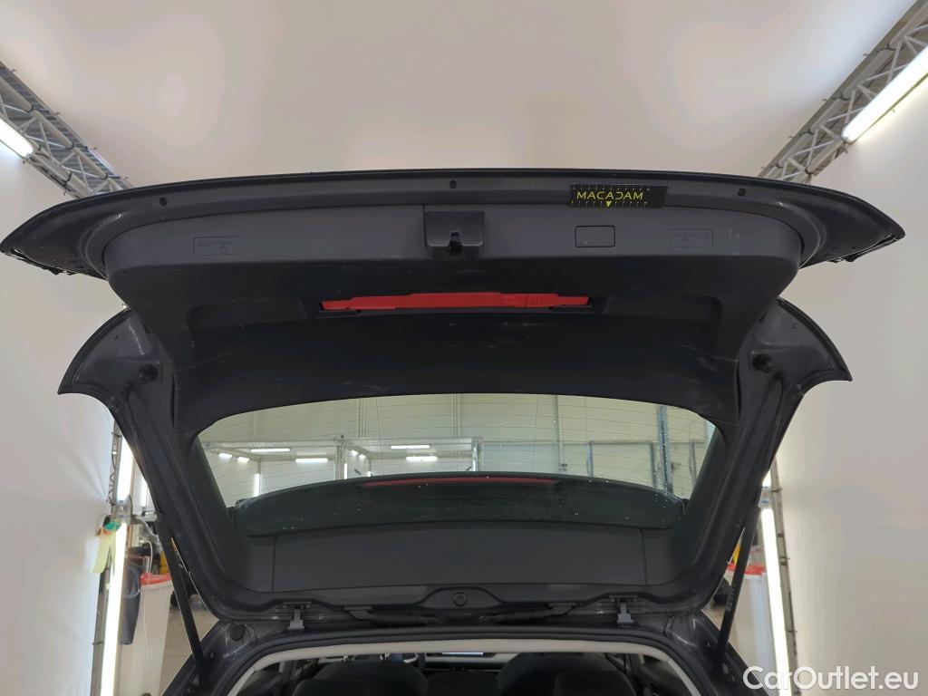 Volkswagen  Golf  Volkswagen Variant 2.0 TDI 85kW DSG Life Business 5d #40
