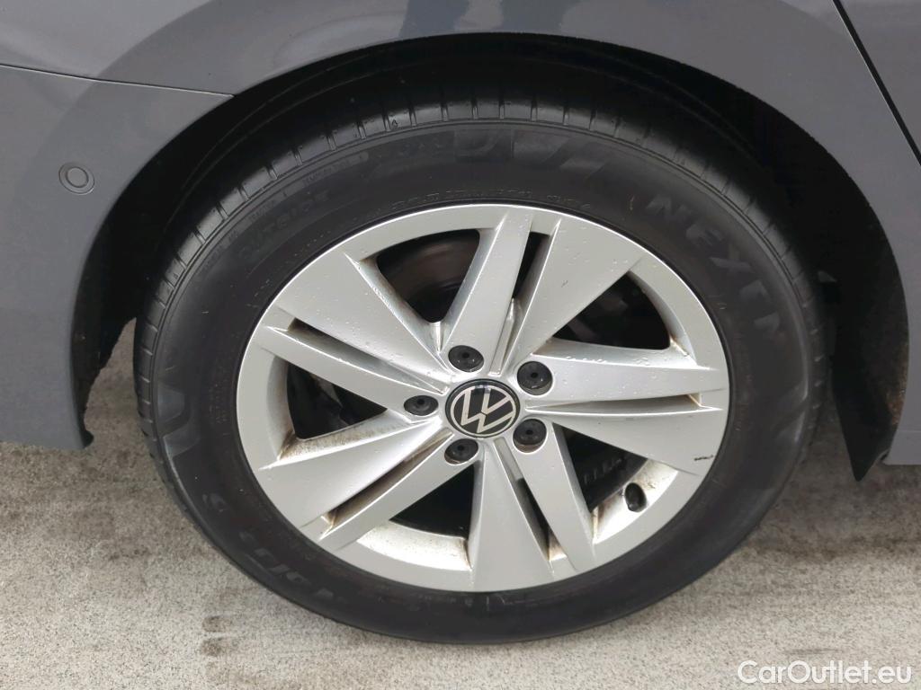 Volkswagen  Golf  Volkswagen Variant 2.0 TDI 85kW DSG Life Business 5d #19