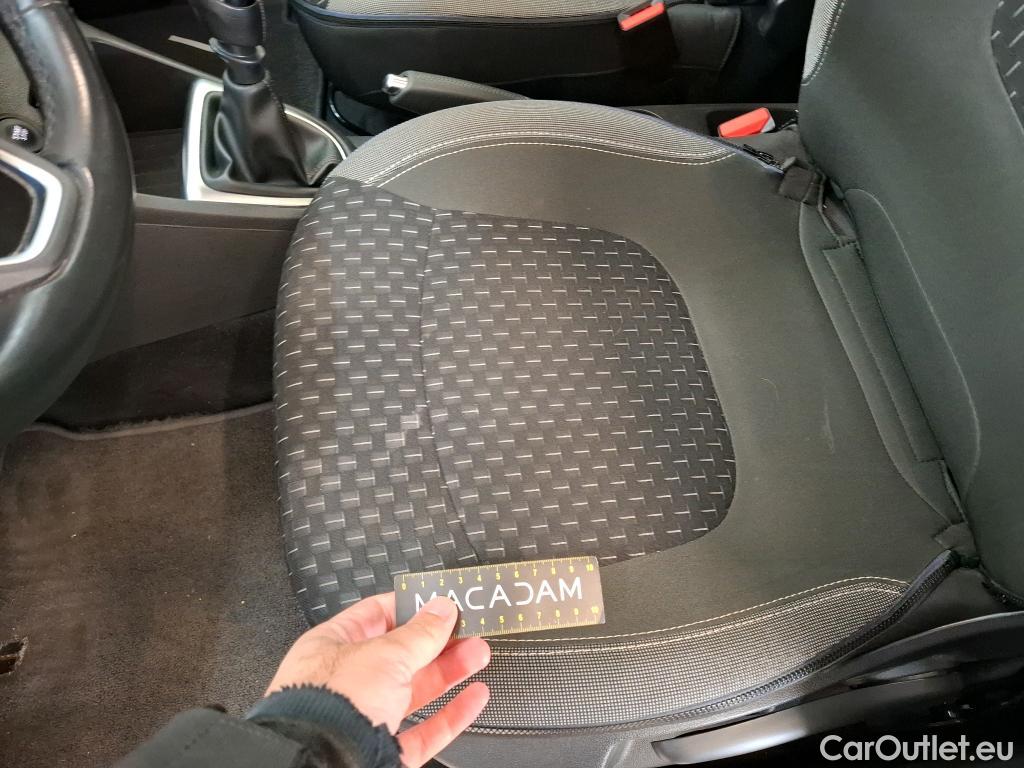  Renault  Captur RENAULT  / 2017 / 5P / Crossover Intens TCe 150 FAP #30