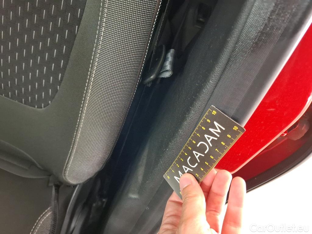  Renault  Captur RENAULT  / 2017 / 5P / Crossover Intens TCe 150 FAP #22