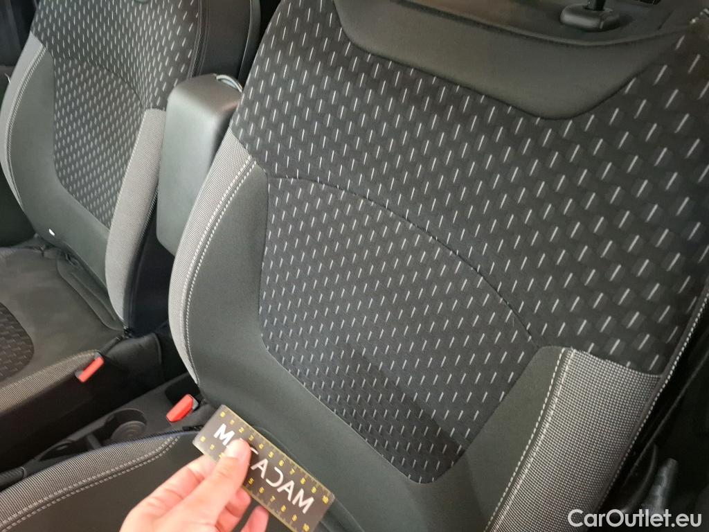  Renault  Captur RENAULT  / 2017 / 5P / Crossover Intens TCe 150 FAP #31