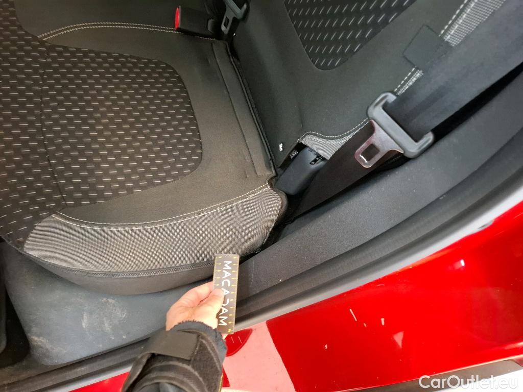  Renault  Captur RENAULT  / 2017 / 5P / Crossover Intens TCe 150 FAP #23