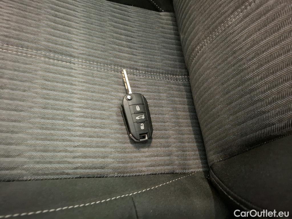 Opel  Corsa  F Edition 1.2 75CV BVM5 E6d #12
