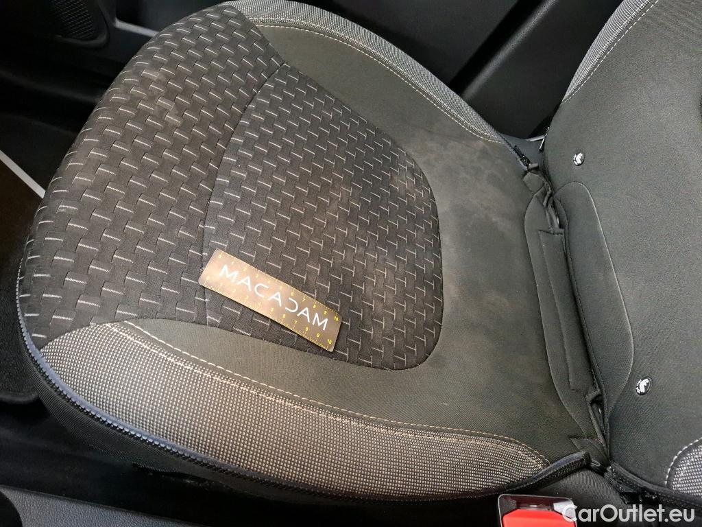  Renault  Captur RENAULT  / 2017 / 5P / Crossover Intens TCe 150 FAP #29