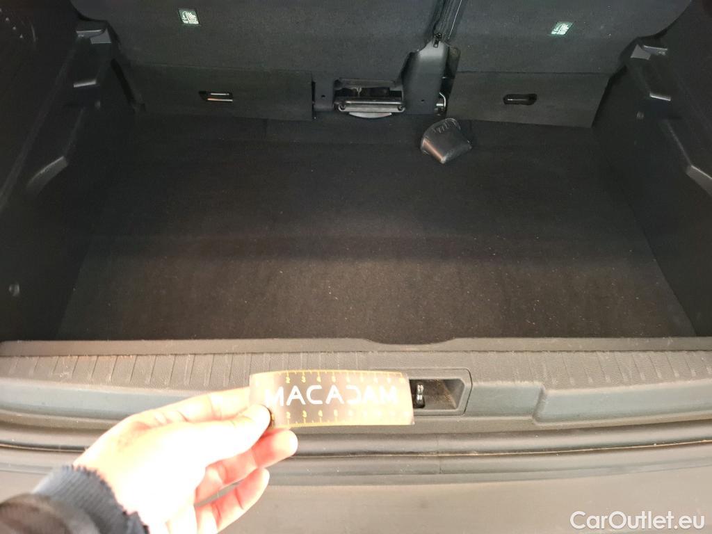  Renault  Captur RENAULT  / 2017 / 5P / Crossover Intens TCe 150 FAP #3