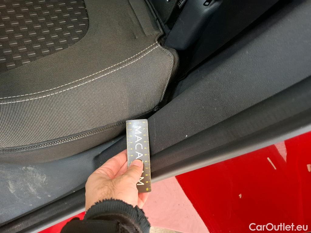  Renault  Captur RENAULT  / 2017 / 5P / Crossover Intens TCe 150 FAP #24