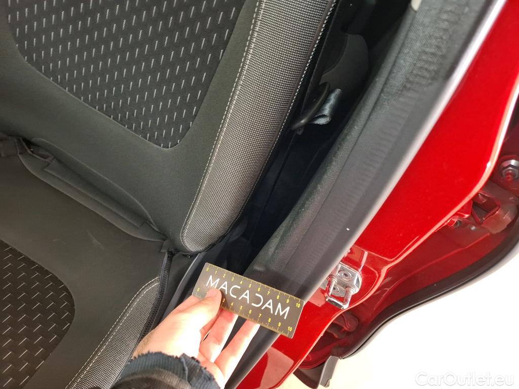  Renault  Captur RENAULT  / 2017 / 5P / Crossover Intens TCe 150 FAP #21