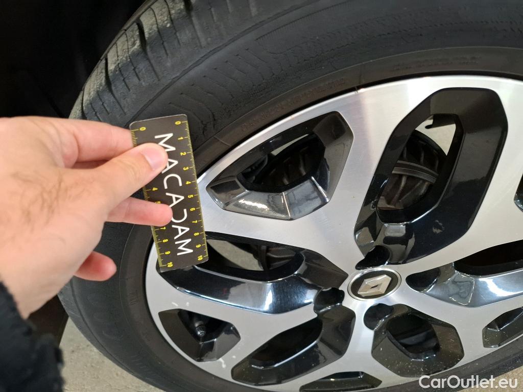  Renault  Captur RENAULT  / 2017 / 5P / Crossover Intens TCe 150 FAP #13