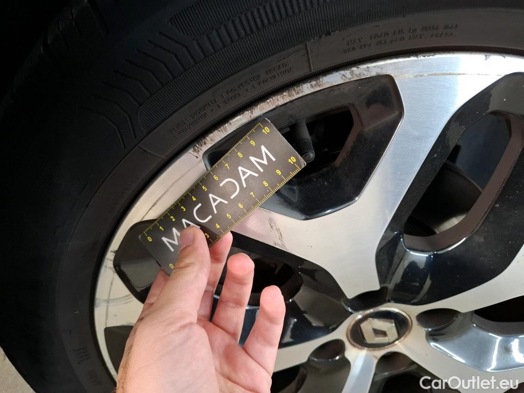  Renault  Captur RENAULT  / 2017 / 5P / Crossover Intens TCe 150 FAP #19