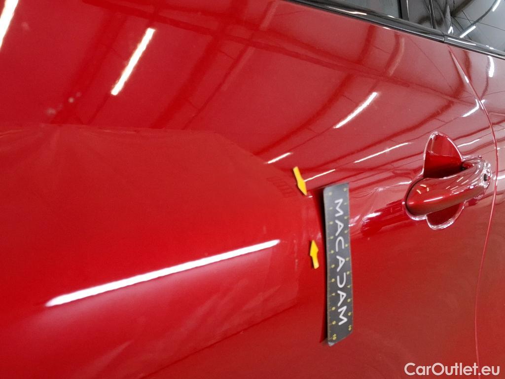  Renault  Captur RENAULT  / 2017 / 5P / Crossover Intens TCe 150 FAP #28