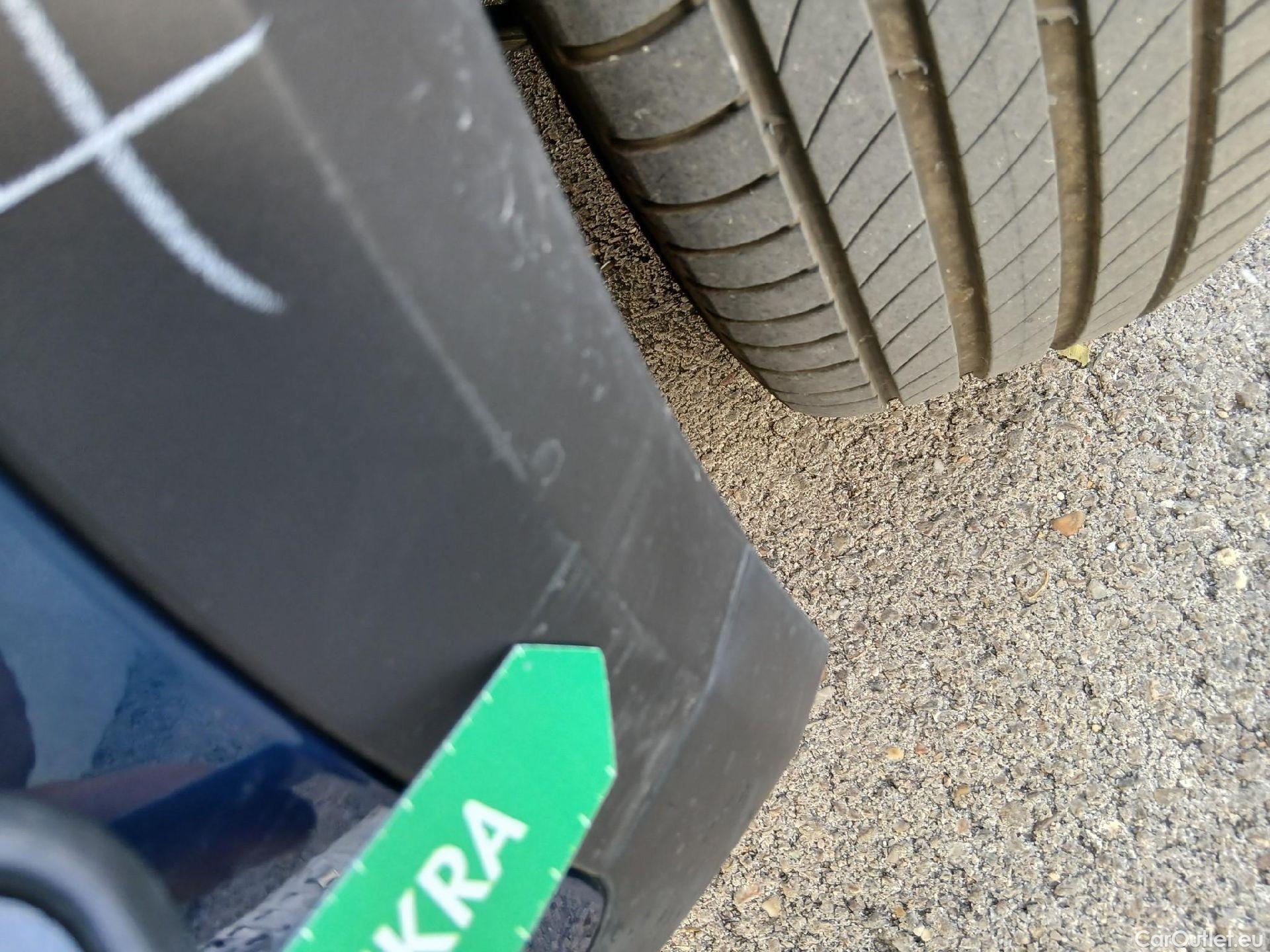 KIA  Niro KIA  / 2019 / 5P / crossover 1.6 GDi PHEV 104kW (141CV) Drive #12