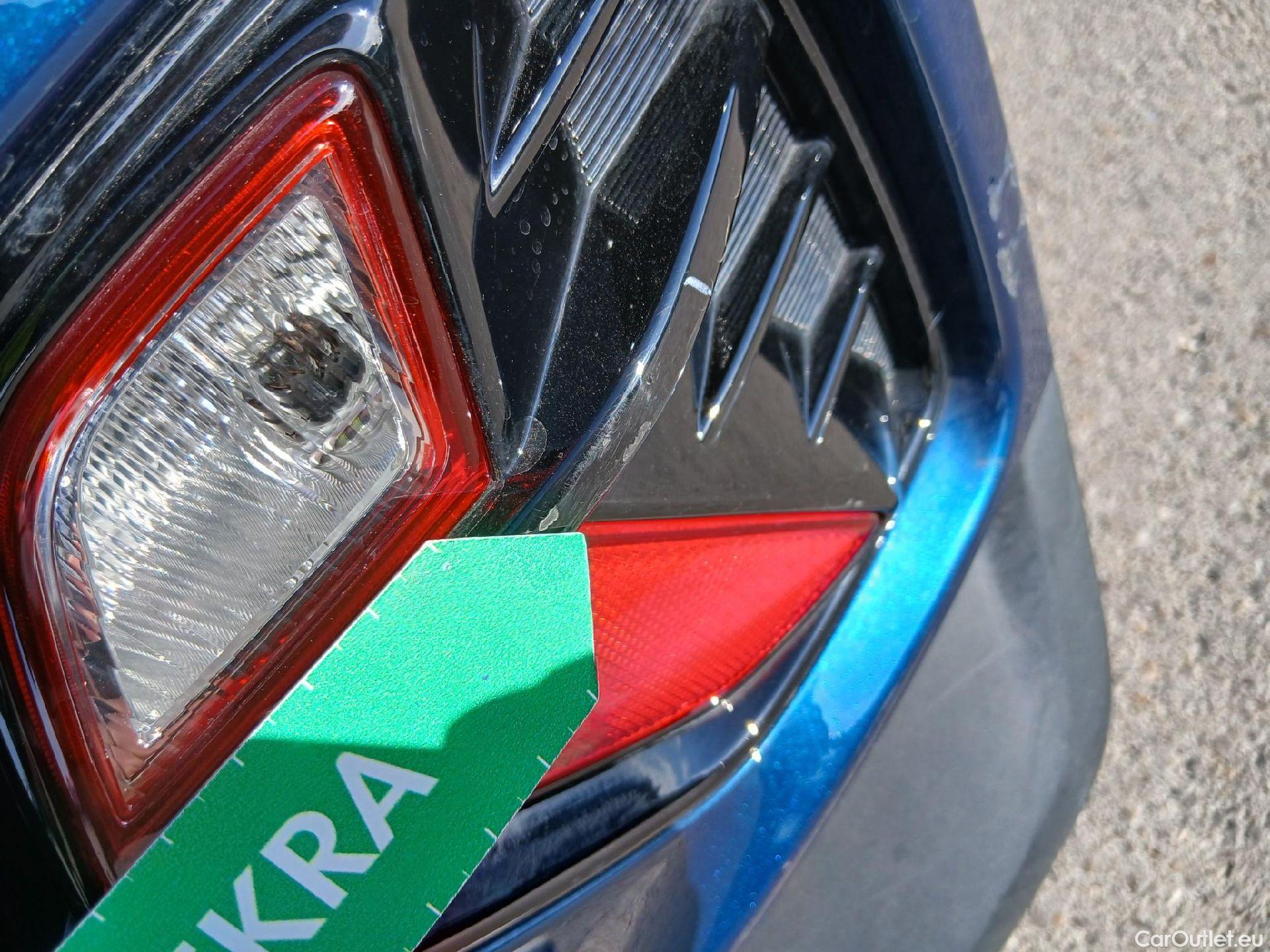 KIA  Niro KIA  / 2019 / 5P / crossover 1.6 GDi PHEV 104kW (141CV) Drive #23