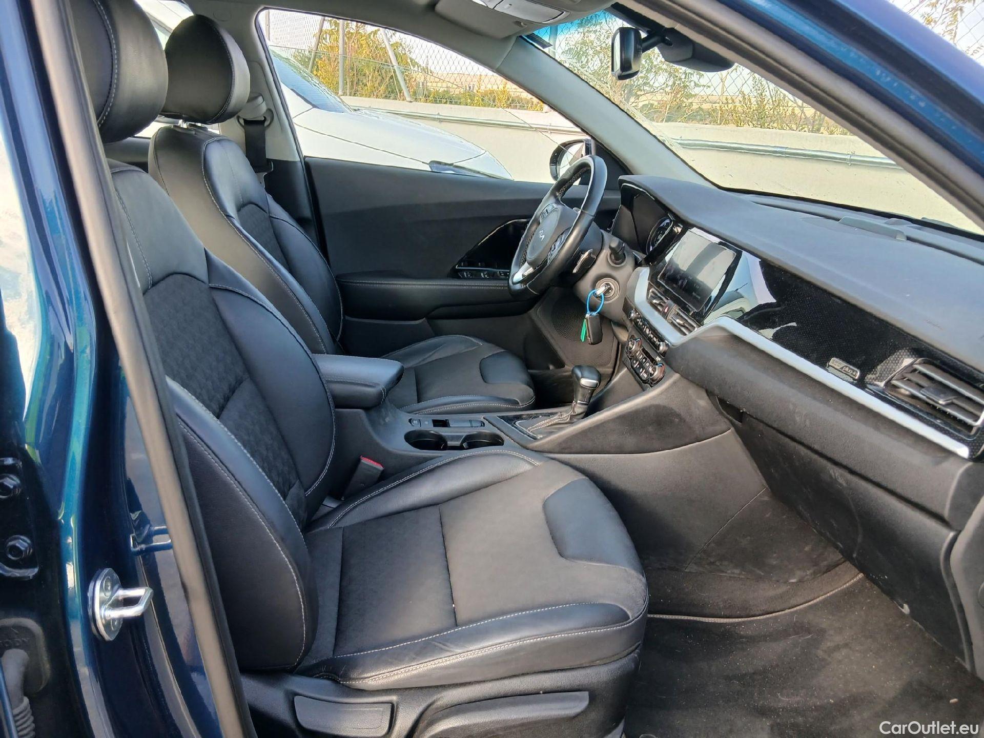 KIA  Niro KIA  / 2019 / 5P / crossover 1.6 GDi PHEV 104kW (141CV) Drive #6