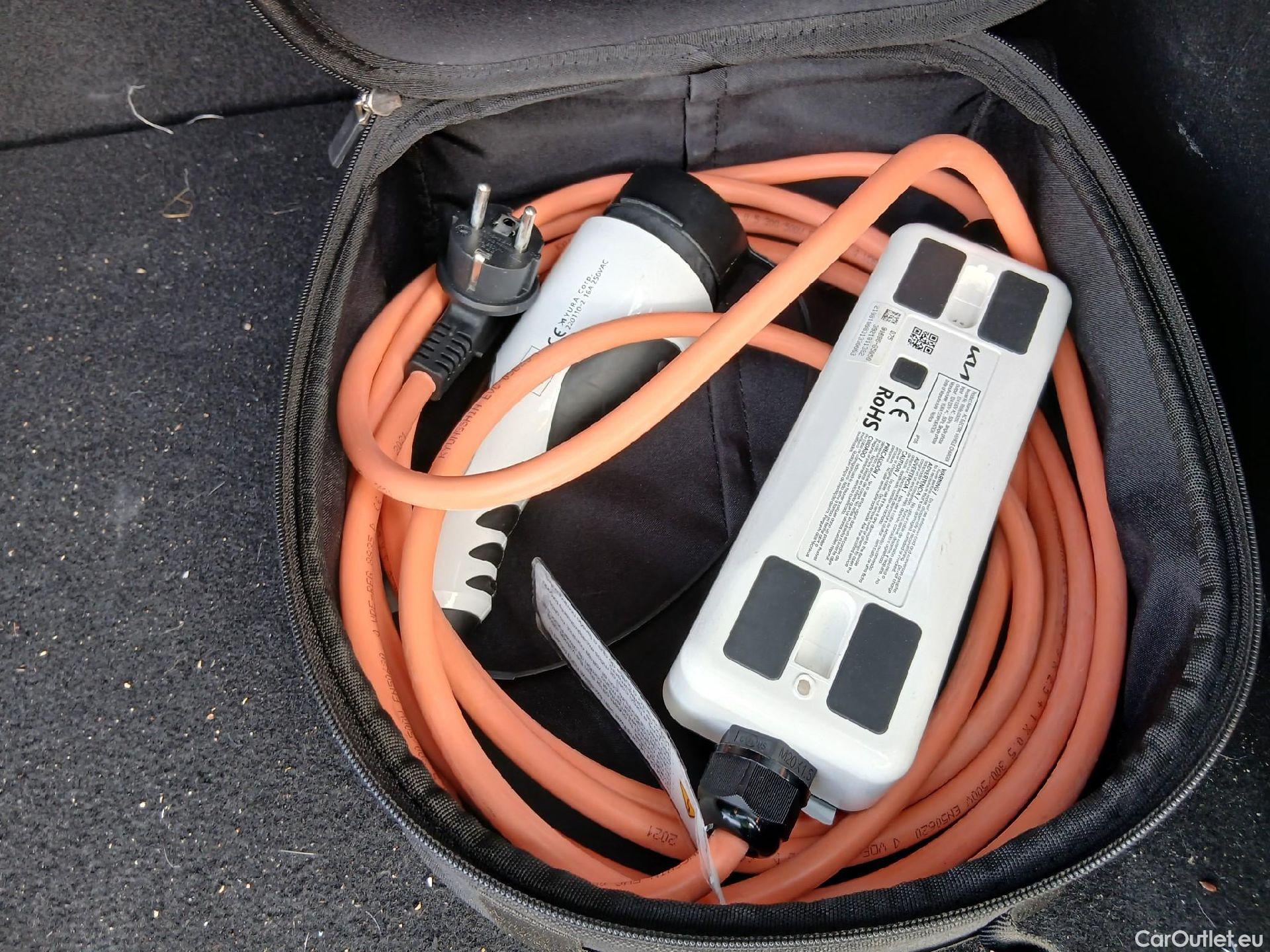 KIA  Niro KIA  / 2019 / 5P / crossover 1.6 GDi PHEV 104kW (141CV) Drive #17