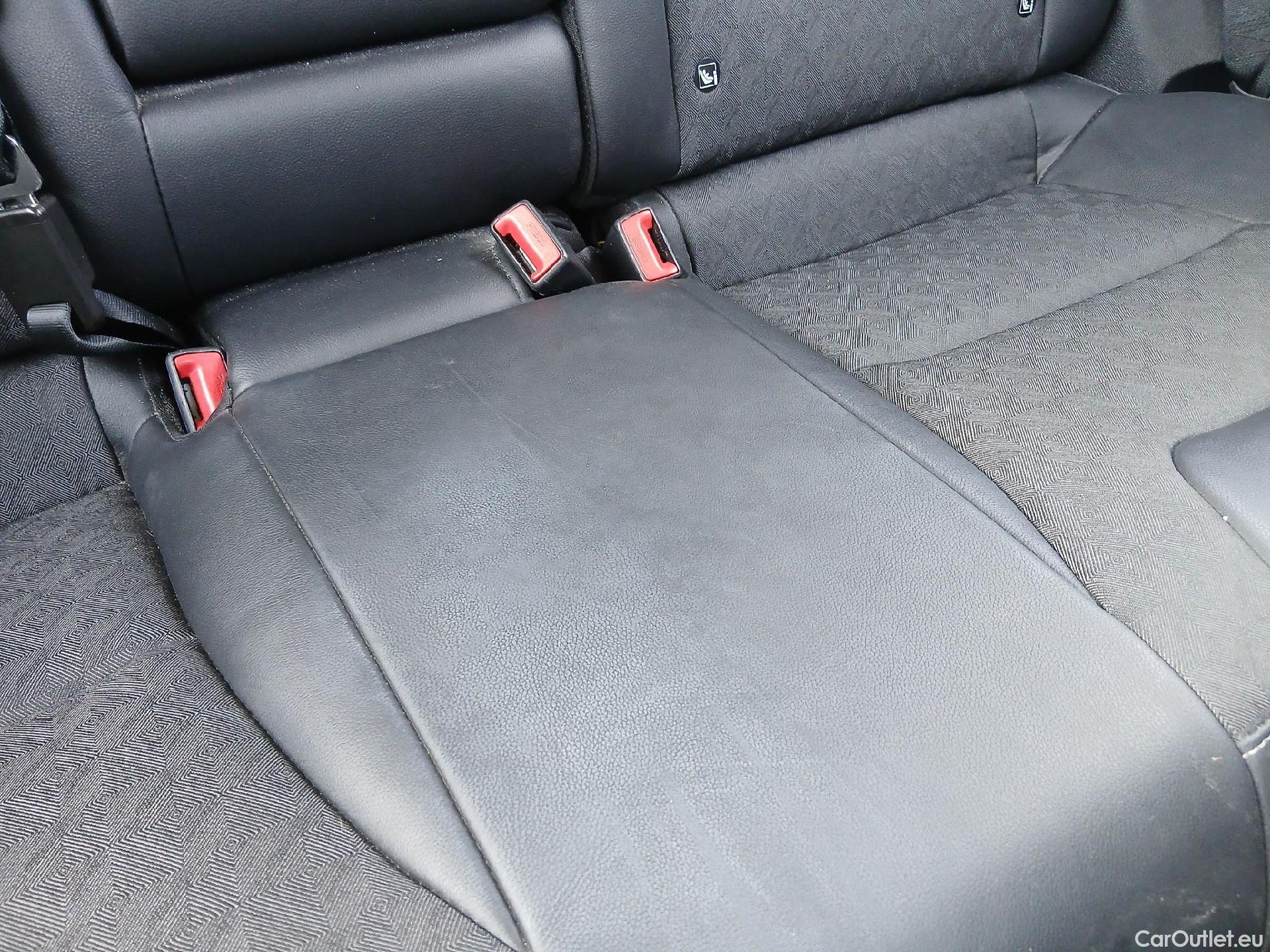 KIA  Niro KIA  / 2019 / 5P / crossover 1.6 GDi PHEV 104kW (141CV) Drive #2