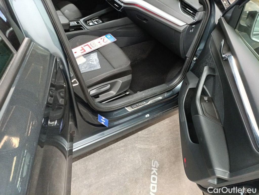 Skoda  Octavia Skoda  Combi 2.0 CRTDI 85kW DSG7 Clever+ 5d #80
