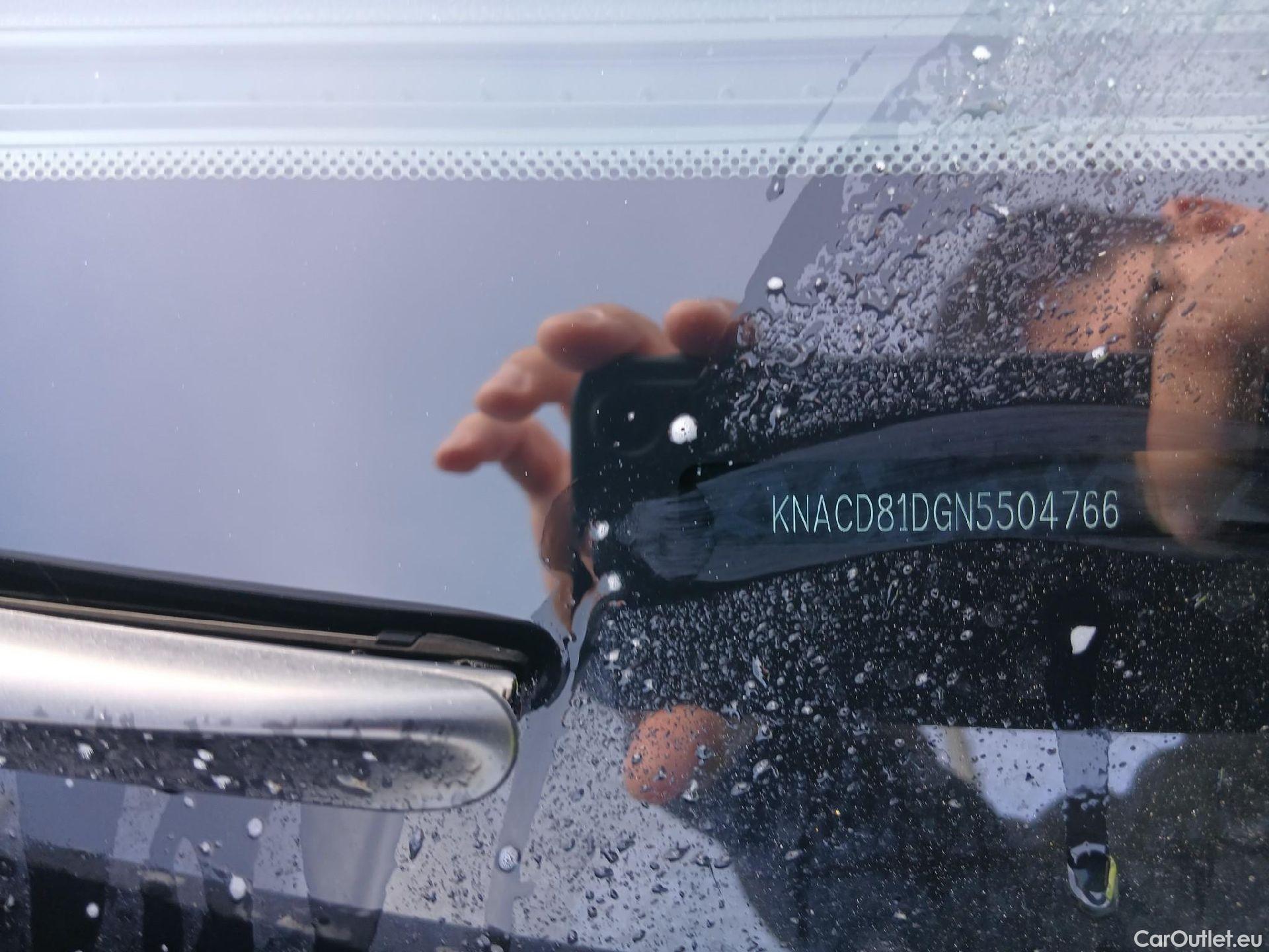 KIA  Niro KIA  / 2019 / 5P / crossover 1.6 GDi PHEV 104kW (141CV) Drive #19