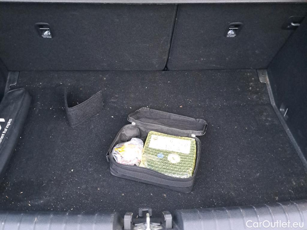 KIA  STONIC KIA  / 2017 / 5P / todoterreno 1.0 T-GDi 88kW (120CV) MHEV iMT Drive #19