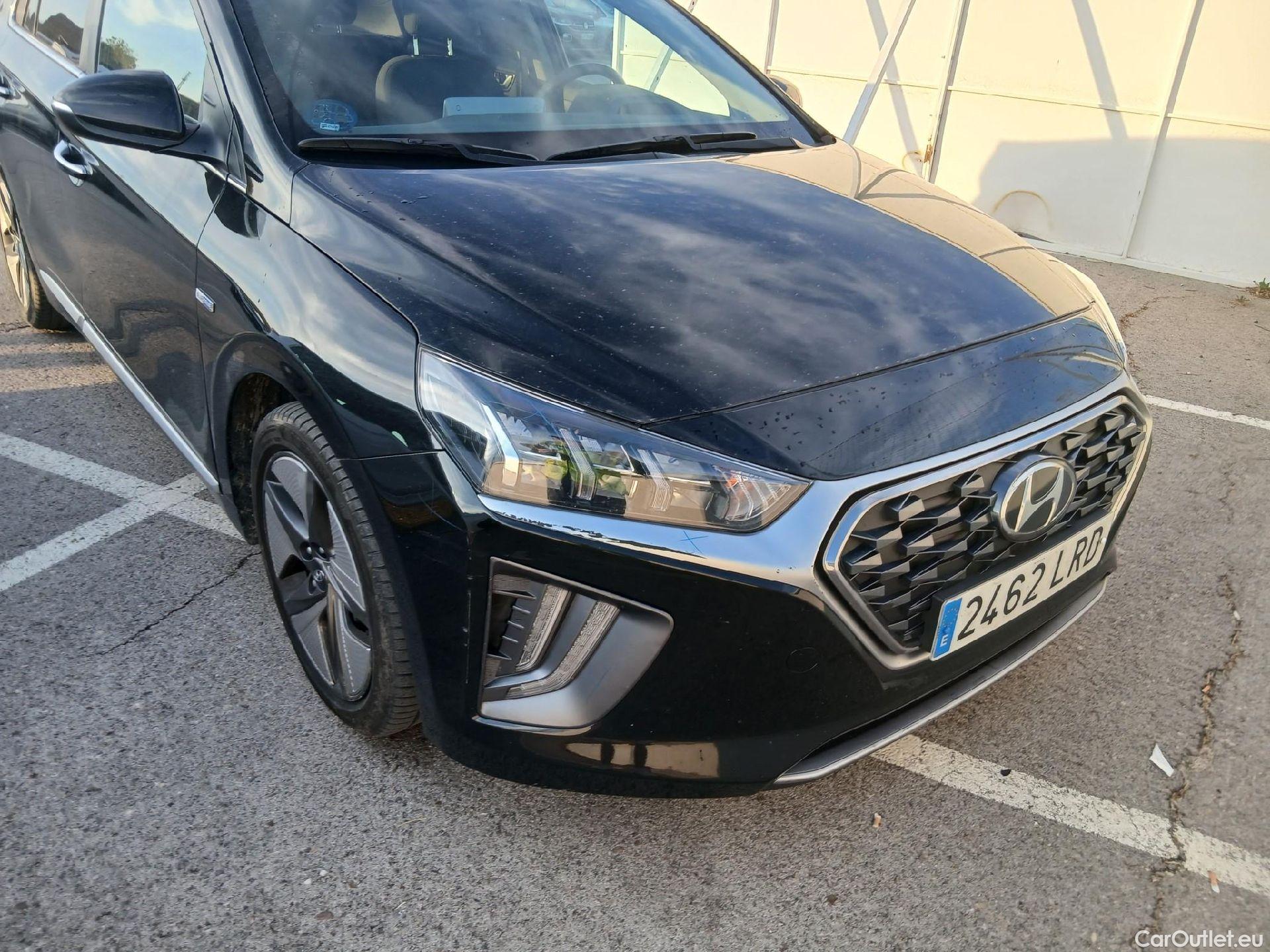 Hyundai   Ioniq HYUNDAI / 2019 / 5P / berlina con portón 1.6 GDI HEV Tecno DCT #16