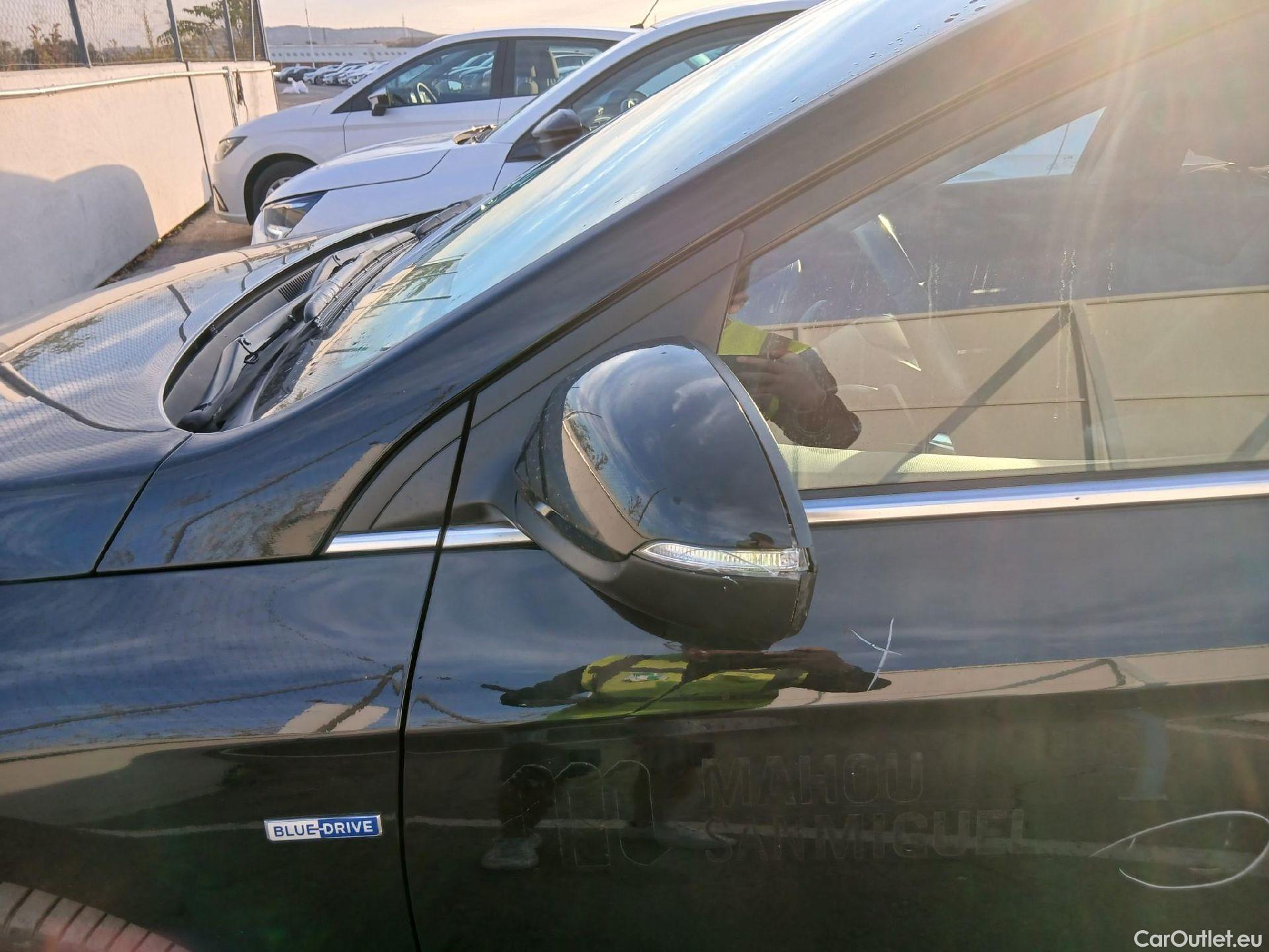 Hyundai   Ioniq HYUNDAI / 2019 / 5P / berlina con portón 1.6 GDI HEV Tecno DCT #24