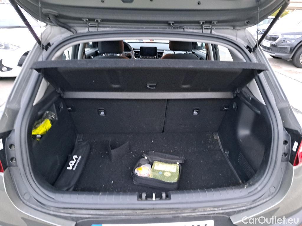 KIA  STONIC KIA  / 2017 / 5P / todoterreno 1.0 T-GDi 88kW (120CV) MHEV iMT Drive #8