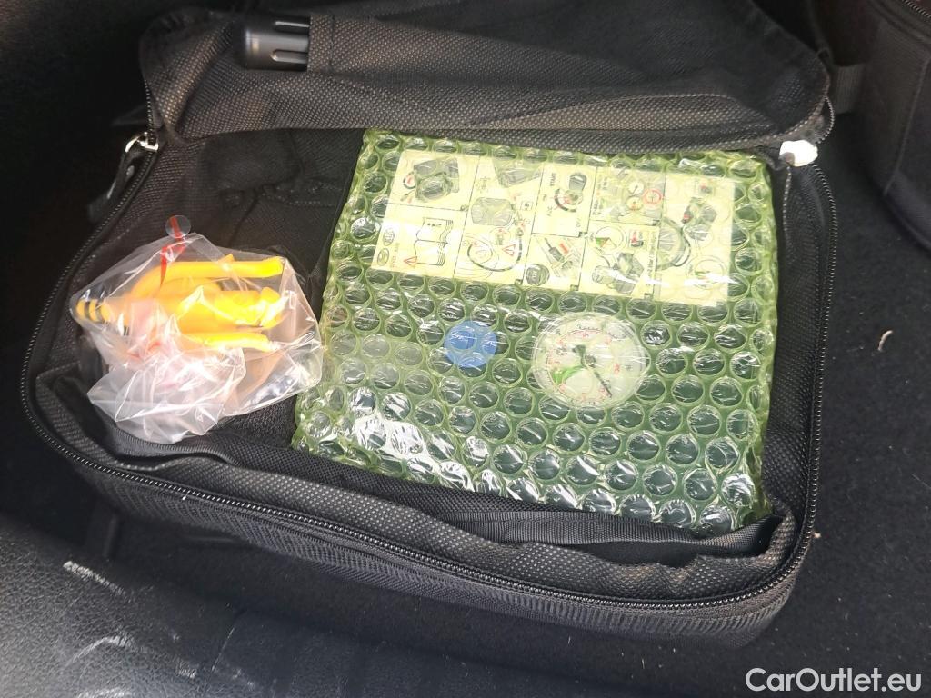 KIA  Niro KIA  / 2019 / 5P / crossover 1.6 GDi PHEV 104kW (141CV) Drive #10