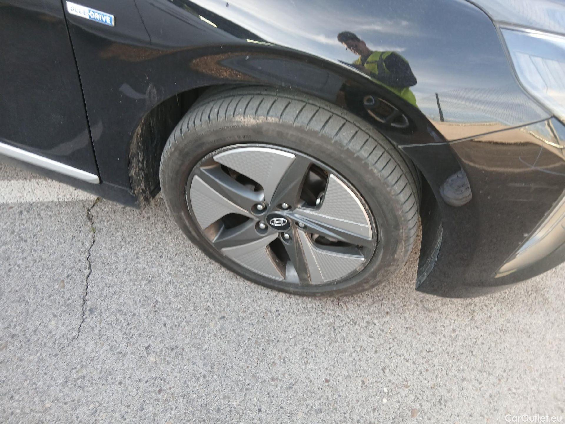 Hyundai   Ioniq HYUNDAI / 2019 / 5P / berlina con portón 1.6 GDI HEV Tecno DCT #38