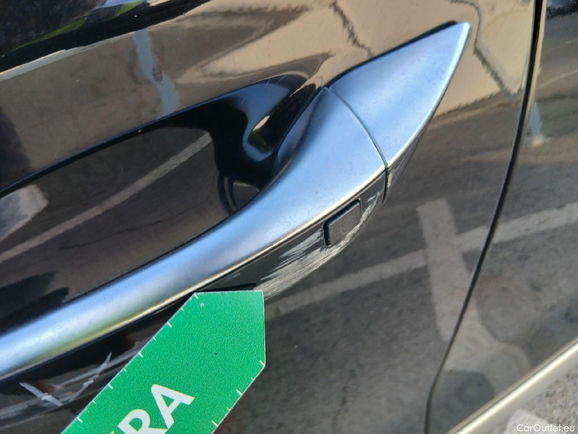 Hyundai   Ioniq HYUNDAI / 2019 / 5P / berlina con portón 1.6 GDI HEV Tecno DCT #35